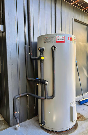 https://darchhotwater.com.au/uploads/2025/06/electric-hot-water-system-68504.jpg