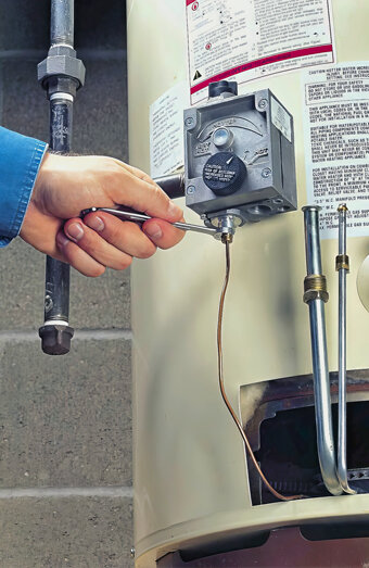 https://darchhotwater.com.au/uploads/2025/06/hot-water-servicing-22242.jpg