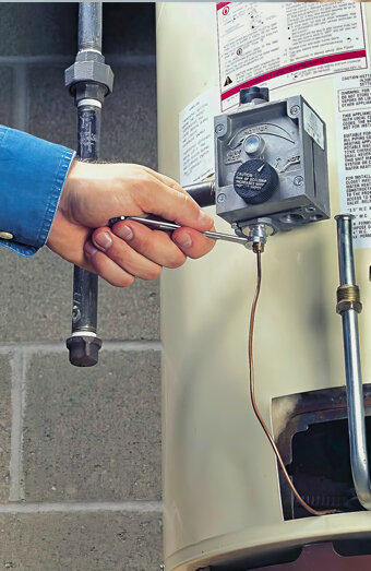 https://darchhotwater.com.au/uploads/2025/06/hot-water-servicing-64446.jpg