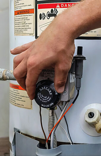 https://darchhotwater.com.au/uploads/2025/06/hot-water-servicing-68760.jpg