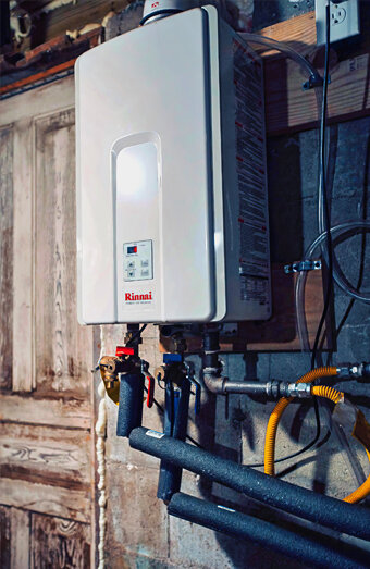 https://darchhotwater.com.au/uploads/2025/06/hot-water-servicing-84983.jpg