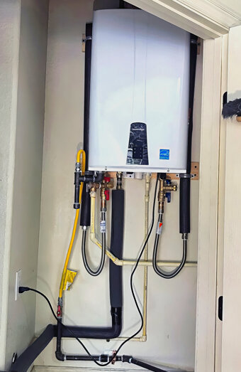 https://darchhotwater.com.au/uploads/2025/06/instant-hot-water-systems-35536.jpg